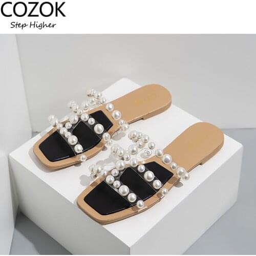 Fashion Women Summer Slippers 2021 Pearl Flat Slides Open Toe Vacation Shoes Outdoor Beaded Sandals Sweet Style Women Flip Flops