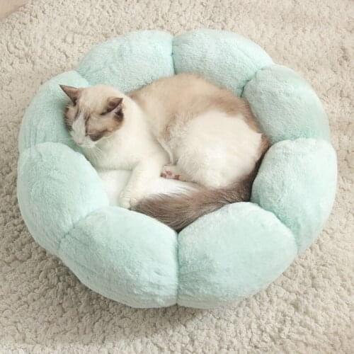 Winter pet kennel plush round kennel flower-shaped kennel for cats to keep warm and deep sleep