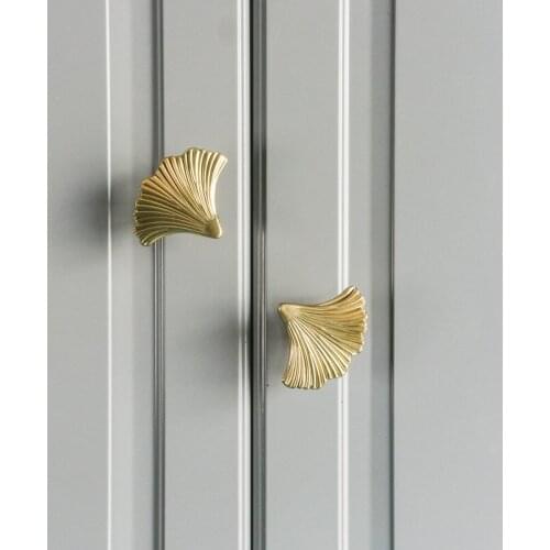 1Pc Light Luxury Brass Furniture Handles Creative Morden Maple Leaf Shaped Cabinet Door Wardrobe Drawer Knob Handle Nordic