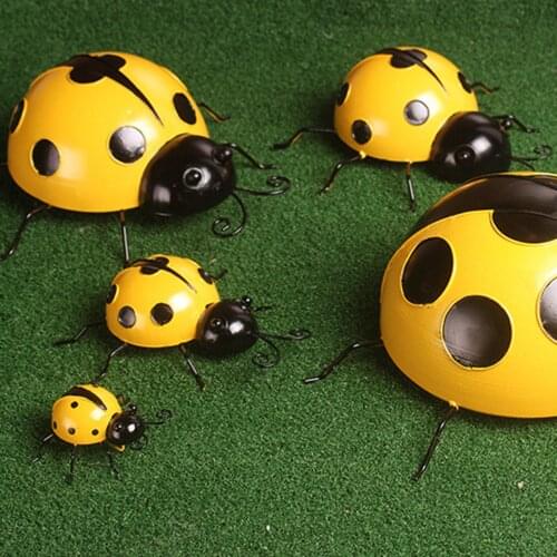 Wall Hanging Simulation Ladybug Ornament Pastoral Style Iron Sculpture with Hook for Indoor Outdoor