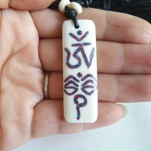 Tibetan Mantras Amulet Pendants White Yak Bone Carved OM Buddha Eye Pendant Necklace for Man TNL437