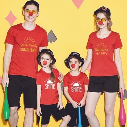 2021 new short-sleeved T-shirt simple art cartoon letters printed family of three black and red mom, dad and I fashion trend top