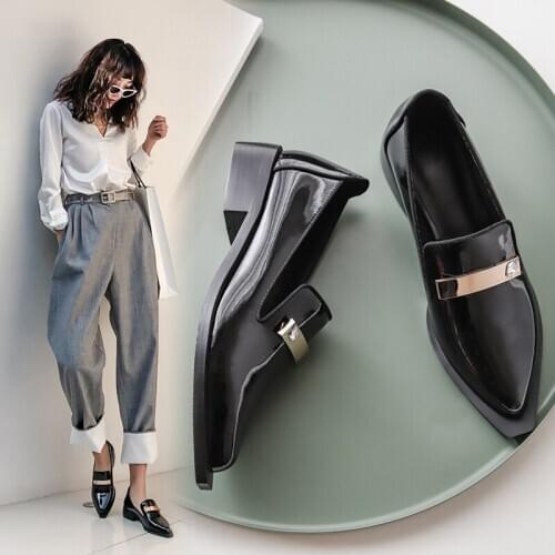 2019 new neutral small shoes ladies shoes pointed patent leather shoes set low heel black female shoes leather