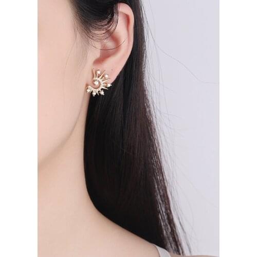 Womens Fashion Hyperbolic SunFlower Stud Earrings Radiant Shiny Crystal Zirconia Charming Punk Female Earring Piercing Jewelry