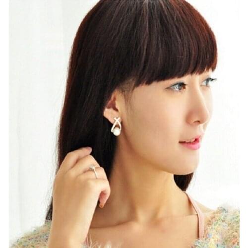 Nice Shopping!! 2020 Fashion Gold Crystal Stud Earrings Brincos Perle Pendientes Bou Pearl Earrings For Woman F776