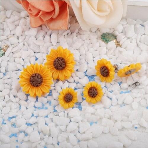 Hot Sale Sunflower Earrings for Women Summer 15mm 18 mm 25mm Yellow Resin Cabochon Stud Earrings Jewelry Korean Studs Jewelry