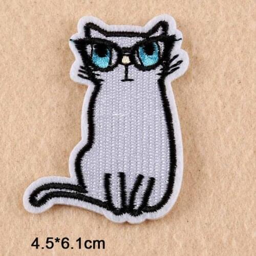 White Cat Iron On Patch Embroidered Clothes Patch For Clothing Woman Clothes Stickers Garment Apparel Accessories