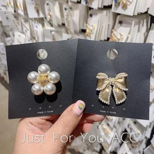 Korean Dongdaemun New Autumn and Winter Bow Pearl Flower Small Exquisite Cute Brooch All-Match Hot Selling Item