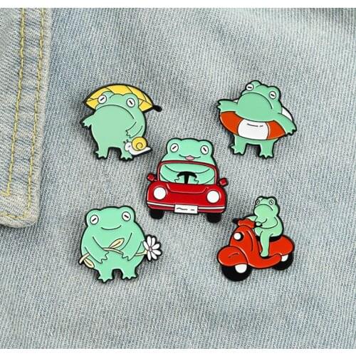 New 20Pcs Creative Personality Funny Frog Alloy Brooch Lapel Pin Action Figure Toy