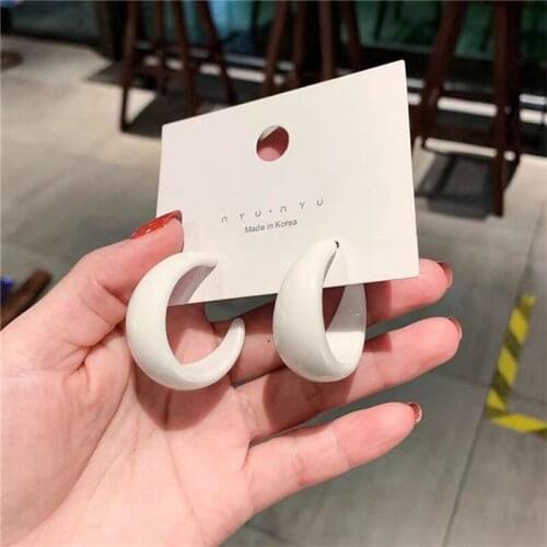 2021 New Tidy Acrylic Pendant Summer White Exaggerated C-shaped Earrings