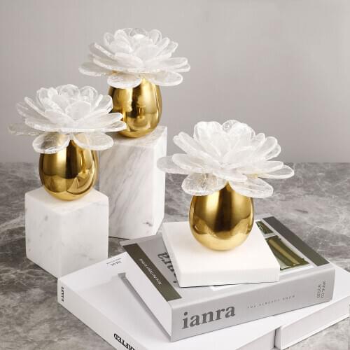 Beautiful Blooming Spar Stone Flower Ornament Brass For Home Living Room Hotel Designer Marble Soft Decoration Table Furnishing