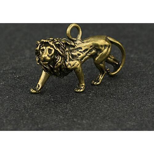 Mini Vintage Brass Lion KeyChain Ornament Portable Animal Statue Props Home Office Desk Decoration Ornament Hand Toy Gift