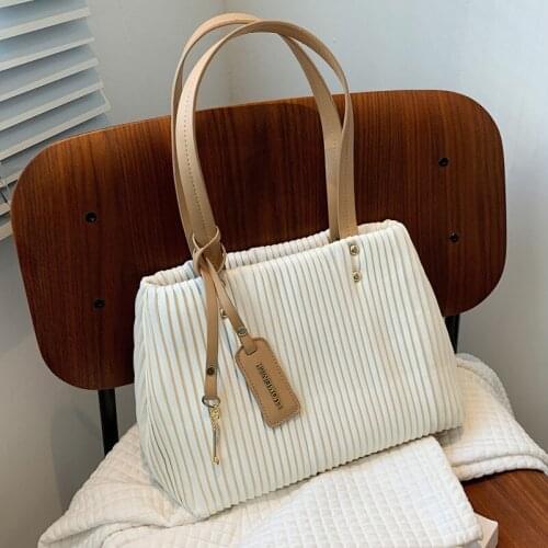 Yaoku 2021 New Arrivals Popular Large Capacity Bag Female Summer New Fashion Striped Shoulder Bag Texture Tote Bag