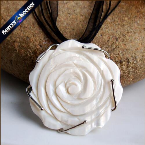 Collares New Natural Mother of Pearl Shell Hand-carved Flower Chain Necklace Pendants Vintage Bijoux Women Jewelry SKA39