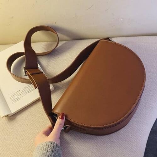 New High Quality PU Leather Saddle Bag 2021 Fashion All-match Womens Designer Retro Winter One-shoulder Messenger Bag Purses