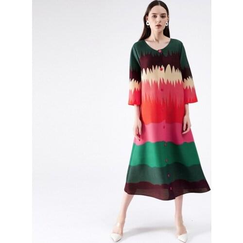 Miyake Pleated dress 2021 summer temperament Slim loose contrast color Yingshan red printing stripe long dress