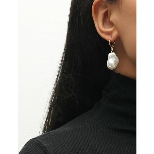 Elegant Small Circle Hoop Earrings for Women Girl Baroque Style Irregular Pearl Statement Earring Holiday Party Birthday Gift