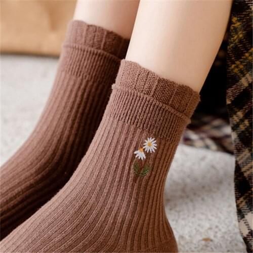 5pcs Autumn Winter Fashion Casual Women Socks Flower Embroidered Socks Japanese Kawaii Cute Sock Korean Style Harajuku