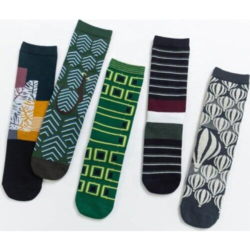 New Wholesale Popular Logo with Geometric Fashion Socks Bulk Cotton Casual Socks for Adults