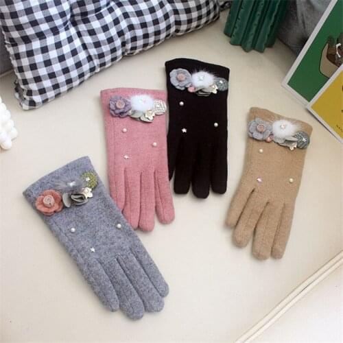 Korean Stylish Pearls Flowers Wrist Women Gloves Winter Touch Screen Driving Gloves Warm Mitten Finger Cashmere Gloves Female