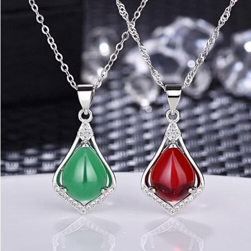 White Gold Green Carnelian Pendant Necklace for Women Triangle Pendant Fashion Jewelry Simple Pendant