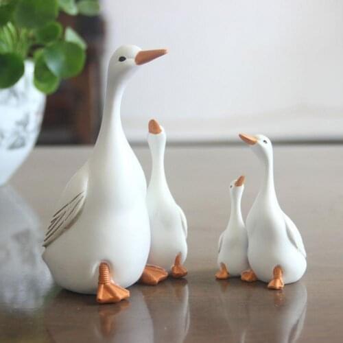 Portable Lovely Duck Ornament Nice-looking Duck Figurine Resin Artificial Garden Sculpture Statue for Home Decoration