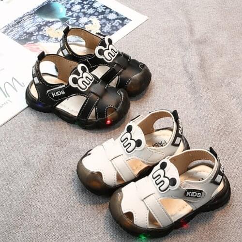 Baby Sandals Light Up Beach Shoes 0-3 Years Old Baby Walking Shoes Baby Baotou Anti Kick Soft Sole Anti Slip Childrens Shoes