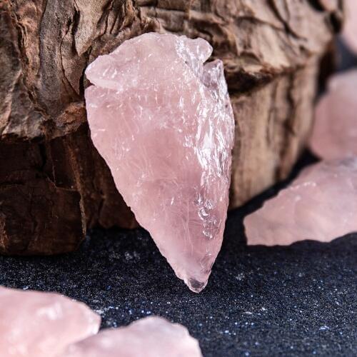 1pc Rose Quartz Crystal Arrows Accessories Chakra Evil Family Decoration Material Pink Crystals Stone