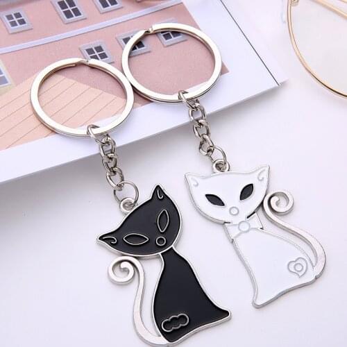 2021 Hot Sale 2Pcs New Fashion Cartoon Cat Pendant Key Chains White Black Cat Key chains For Couple Creative Animal Car Key Ring