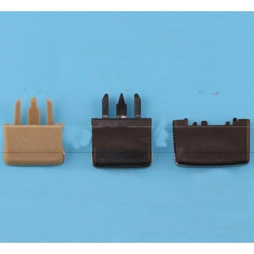 The utility model is suitable for the automobile general air outlet paddle, the air conditioner port paddle, the card, the sequi