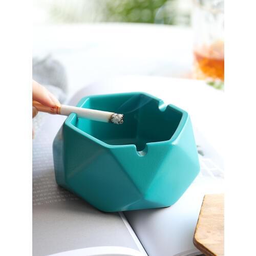 Resin Portable Ashtray with lid For Gift Home Office Hotel Outdoor Smokeless Ashtray Holder Home Decor