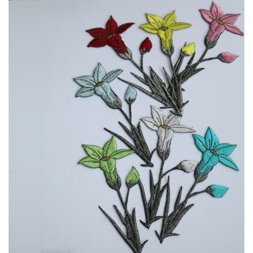 Fashion floral embroidered Patches for Clothing iron on Embroidery Stickers Clothing Applique flowers Decoration Badge parche