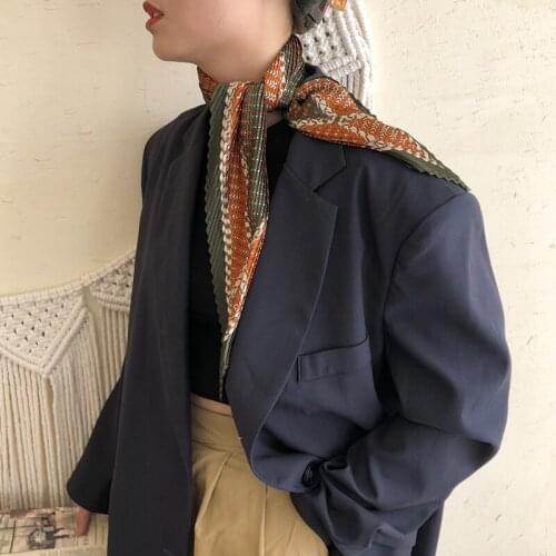 Autumn and Winter Pleated New Korean Scarves Fashion Pressure Zou Baipleated Retro Scarves Temperament Square Scarves