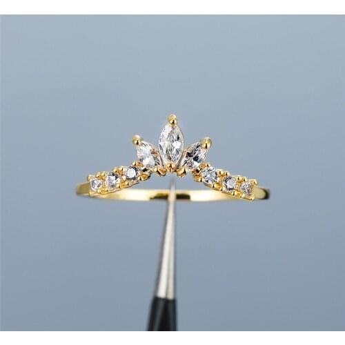 Vintage Female White Leaf Crystal Ring Cute Gold Color Thin Wedding Ring Simple Bridal Queen Crown Engagement Rings For Women