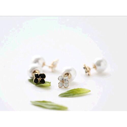 Big Simulated Pearl Golden 4 Leaf Black and White Flower Trendy Stud Earrings Fashion piercing Jewelry for Women