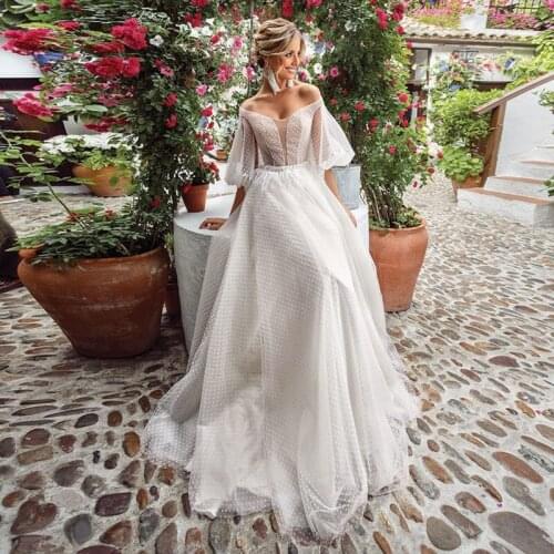 Short Sleeve Boho Wedding Dresses 2021 Lace Appliques Dot Tulle Bride Gowns Deep V-neck Off Shoulder Beach Bridal Party Gowns
