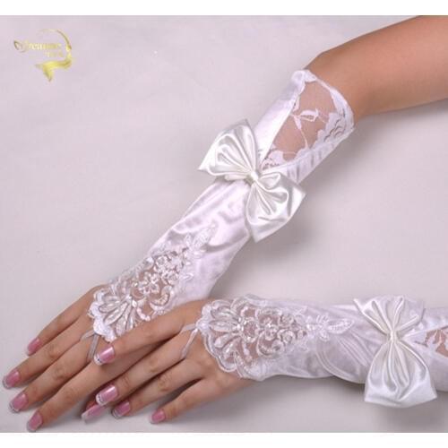 New Arrival White And Ivory Lace Wedding Bridal Gloves 2018 Beaded Sequined Fingerless High Quality Gloves Bride With Bow G028