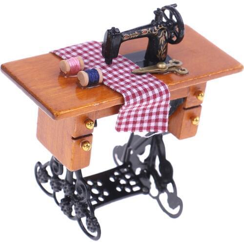 1/12 Wooden Dollhouse Miniature Furniture Vintage Miniature Sewing Machine With Cloth