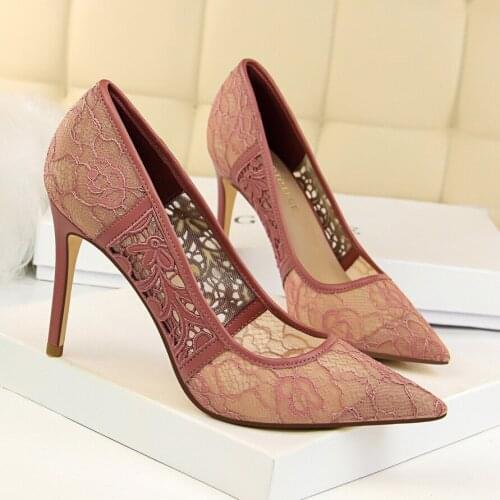 2018 New Fashion high heels women pumps 9.5CM thin heel Sexy Nightclub Mesh Hollow Lace Pointed Toe sexy prom wedding shoes