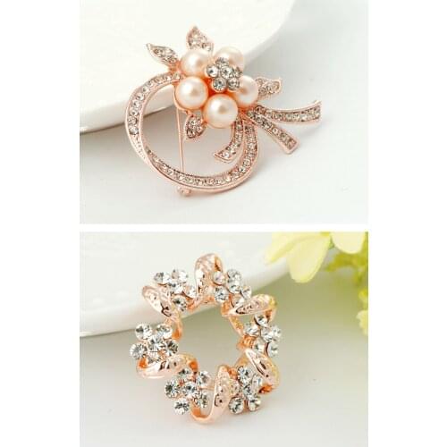 Rhinestone Cute Brooch Brooch Female Crystal Pin Accessories Simple Silk Scarf Buckle Collar Pin Japanese Temperament Jewelry