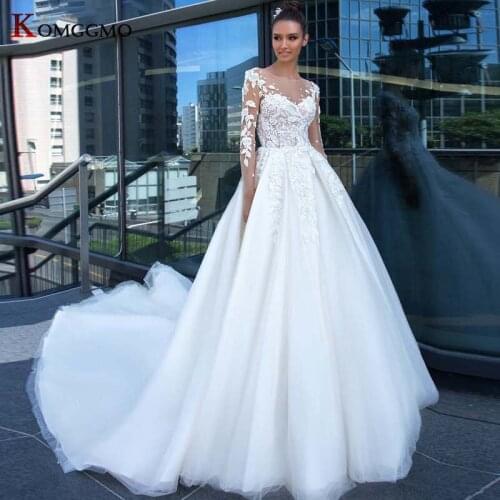 Full Sleeve O-Neck Embroidery Appliques Tulle Chapel Train Bridal Gown Elegant 3D Flowers Button Back Wedding Dress 2021