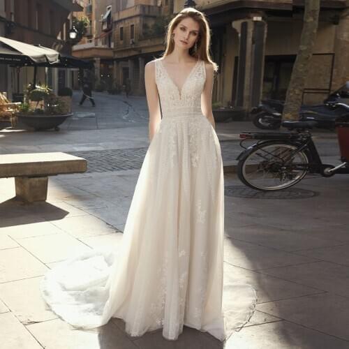 High Quality V-neck Tulle A Line Wedding Dress 2021 Sexy Backless Sleeveless Lace Applqiue Chapel Train Bridal Gowns