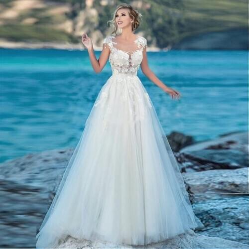 Sheer Short Sleeves Lace Appliques Wedding Dresses V-Shape Back With Buttons Back Bridal Gowns Tulle Skirt Long Beach
