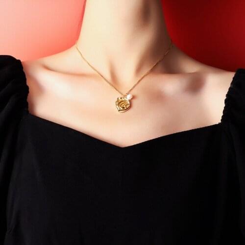 WTLTC Hot Selling Abstract Art Irregular Pendant Necklaces for Women Real Small Freshwater Pearl Necklace Chic Charms Chokers