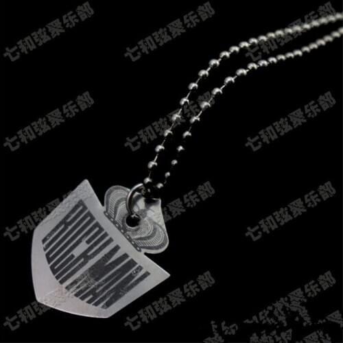 1Pcs Thickness 0.5mm Stainless steel Guitar Picks Pendant Necklace Playing Heavy Metal guitar Picks guitar accessories parts