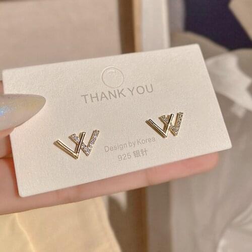 Fashion Double V Unique W Letter Earrings New Retro Small Fragrance Design Sense Female Compact And Simple Earrings Trend