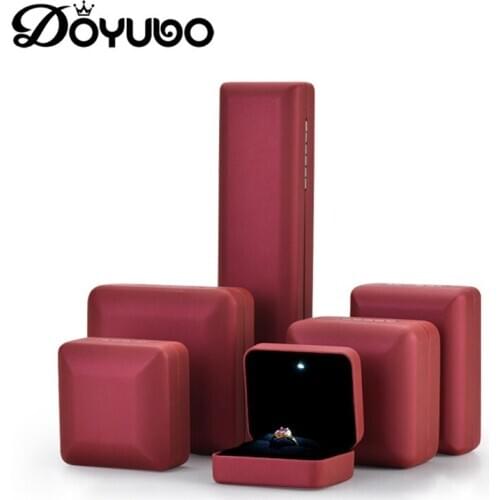 DOYUBO Red Color LED Light PU Leather Square Jewelry Packaging Box Sets Series Lovers Wedding Rings Jewelry Package Boxes B010