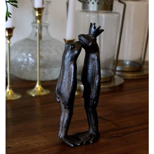 Animal Frog Statue Garden Decorative Couple Frog Figurine and Statue Hug Kiss Couple Frog Sculpture for Patio,Lawn,Gardern,Yard