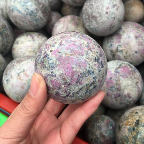 58mm Natural beauty of the red emerald ball cures