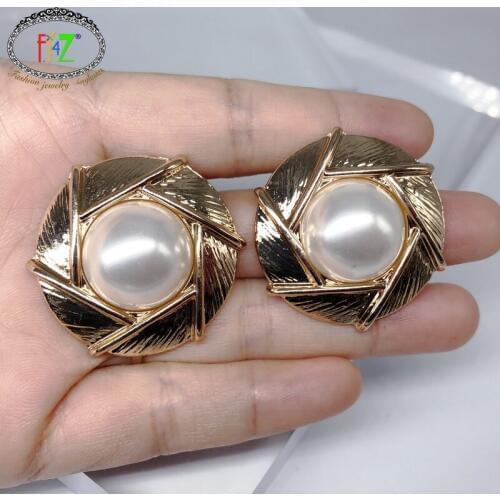 F.J4Z 2020 Hot Big Stud Earrings for Women Golden Round Alloy Simulated Pearl Earrings Chunky Party Earring Jewelry Dropship